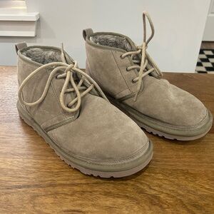Ugg Neumel suede sheepskin ankle boot size US 10